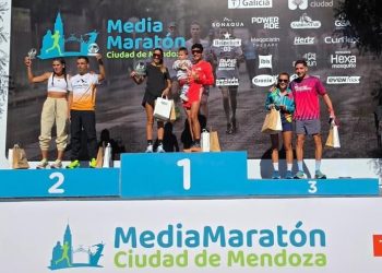 Segundo lugar para Carlos Becerra en la Media Maratón de la Ciudad de Mendoza 2026