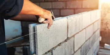 Albañiles: ¿cuánto se cobra la hora de trabajo en marzo 2026, según la escala UOCRA?