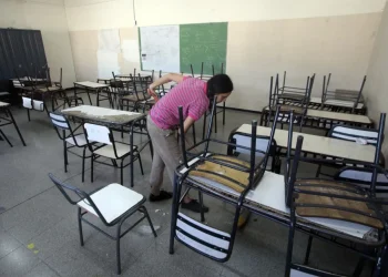 Crecieron los casos de celadores despedidos por la DGE: cómo es el proceso y la puja sindical detrás