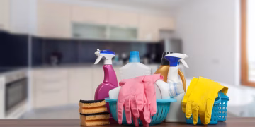 Oficializaron el aumento y bono para el empleo doméstico: cómo quedan las escalas para cada categoría