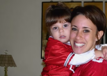 Su hija fue encontrada muerta, mintió en su declaración y fue absuelta: el caso de “la madre más odiada de Estados Unidos»