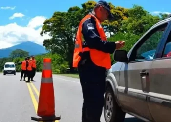 Controles de tránsito: multas para quien no lleve este elemento de seguridad, que muchos desconocen