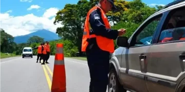 Controles de tránsito: multas para quien no lleve este elemento de seguridad, que muchos desconocen