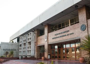 Derecho de la UNCuyo: tras la prórroga del plan 1990, hasta cuándo podrán recibirse los alumnos