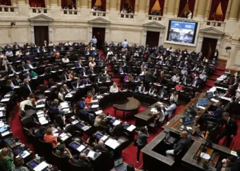 La oposición encuentra en la morosidad familiar una agenda de unidad en el Congreso