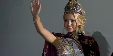 San Rafael vuelve a lo más alto: Azul Antolínez es la nueva Reina Nacional de la Vendimia