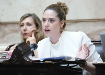 De las selfies a los tribunales: Lourdes Arrieta denunció a Luis Petri por el IOSFA