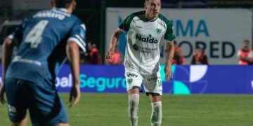 Racing empató con Sarmiento y terminó con diez