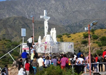 Fe, ruta y tradición: cientos de sanrafaelinos parten hacia el Cristo de la Quebrada