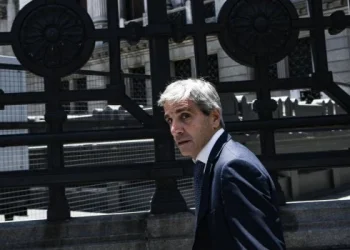 Caputo mantuvo una reunión con autoridades de la empresa Posco y confirmó su adhesión al RIGI