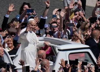 León XIV hace un contundente llamado a la paz en su primer mensaje de Pascua