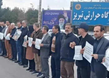 Iraníes formaron escudos humanos alrededor de centrales eléctricas