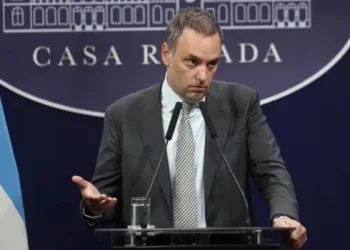 Adorni puso en venta su departamento de La Plata en una semana clave en la causa