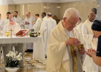 Recuerdan al papa Francisco con una misa en la Casa Santa Marta