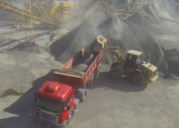 Denunciaron que una minera tapó el acceso a un arroyo