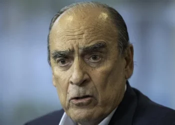 Francos apuntó contra Adorni: “Yo nunca hubiera estado en esa situación”