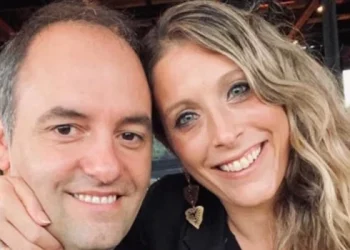 La Justicia archivó la causa por el viaje de la esposa de Adorni