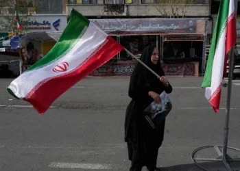 La moneda iraní se desploma a un mínimo histórico mientras se mantiene una frágil tregua