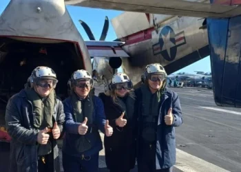 Milei llegó al portaaviones estadounidense USS Nimitz