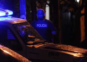 Otra tragedia en Argentina: Salió de la pileta, agarró un micrófono y murió electrocutado