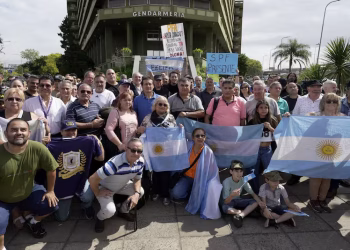 Las cinco fuerzas federales marcharon por mejores salarios pese al bono del gobierno nacional: “Es aberrante, tenemos que estar haciendo changas”