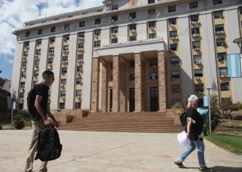 El gobierno de Mendoza aumentó por decreto a los contratados para abril y junio: a quiénes y cuánto