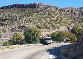 La Cuesta de los Terneros, una “ruleta rusa” para el transporte de carga pesada y pasajeros