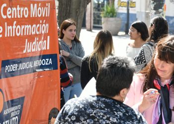 “Marivá” despide su ciclo de verano con una propuesta de canto compartido y raíz latinoamericana  