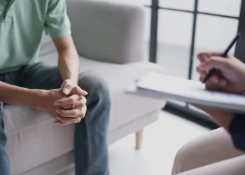 Demoras y saturación: sin obra social, cada vez más mendocinos recurren al sistema público de salud mental