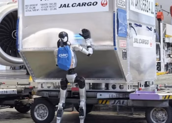 Robots humanoides suplieron la falta de trabajadores en los aeropuertos de Japón