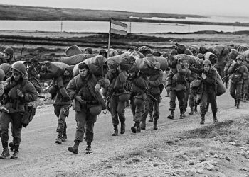 Malvinas: entre el honor de la gesta y el laberinto de la desmemoria