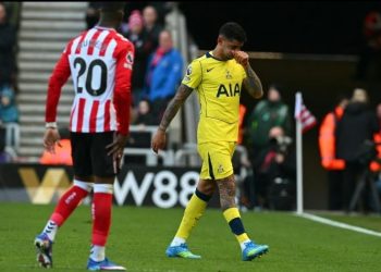 A meses del Mundial, el Cuti Romero salió lesionado en el Tottenham