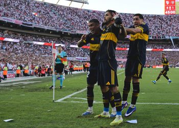 Con gol de Leandro Paredes, Boca le ganó a River y festejó en el Monumental
