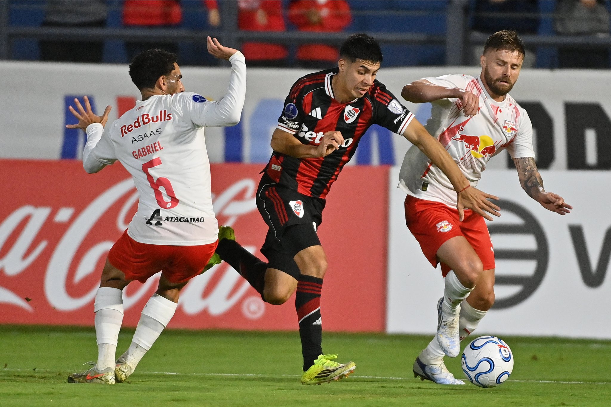 River venció a Bragantino en Brasil y lidera su zona en la Copa Sudamericana