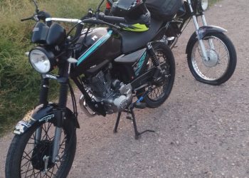 Choque entre dos motos en avenida Alberdi: los conductores resultaron lesionados