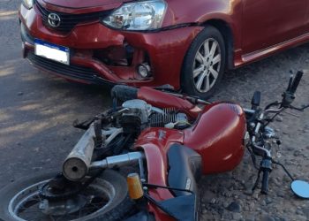 Choque en Alberdi y Chubut: un motociclista lesionado