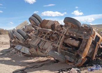 Vuelco de camión en Malargüe: el conductor quedó atrapado y sufrió politraumatismos
