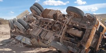 Vuelco de camión en Malargüe: el conductor quedó atrapado y sufrió politraumatismos