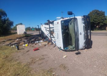Vuelco de un camión en San Rafael: un hombre resultó con lesiones leves