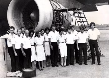 “Damas y caballeros, les habla su capitán”: cuatro motores apagados, trece minutos para morir y un vuelo que cambió a la aviación