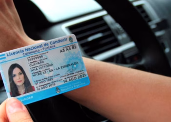 Hasta qué edad se puede renovar la licencia de conducir en Argentina 2026