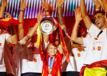 Le dieron 15 días de vida, murió a los 13 años y hoy es leyenda: la historia de María Caamaño, la “princesa guerrera futbolera” que conmovió al mundo