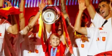 Le dieron 15 días de vida, murió a los 13 años y hoy es leyenda: la historia de María Caamaño, la “princesa guerrera futbolera” que conmovió al mundo