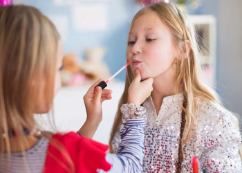 La ANMAT prohibió cosméticos para chicos: cuáles son las marcas afectadas y sus riesgos