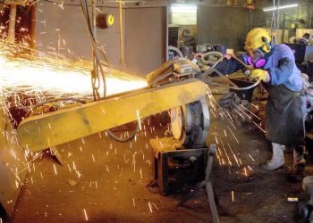 La actividad económica cayó 2,6% en febrero 2026: uno por uno, los sectores más afectados