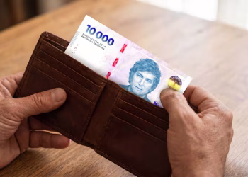 El 70% de los votantes de Milei asegura que su salario perdió contra la inflación, según una encuesta