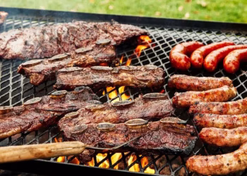 Para qué sirve frotar un hielo por la parrilla antes de hacer el asado y por qué lo recomiendan