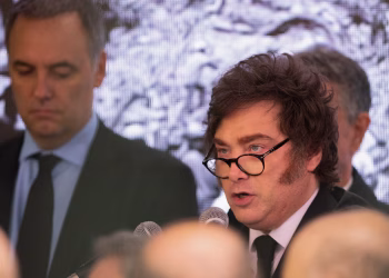 Gestos de tensión y jugadas hacia 2027