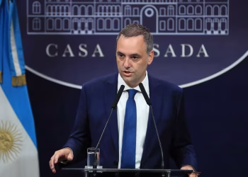 La Justicia confirmó que Manuel Adorni viajó a Aruba junto a toda su familia