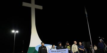 Homenaje a los veteranos y caídos en Malvinas: así vive San Rafael la Vigilia por el 2 de Abril en la rotonda del Cristo